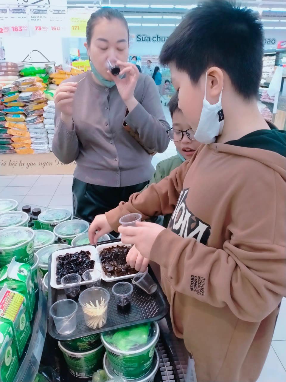 Thạch đen giúp kiểm soát cân nặng hiệu quả