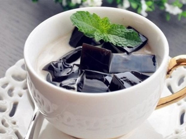 Thạch đen mát lành, món tráng miệng được yêu thích