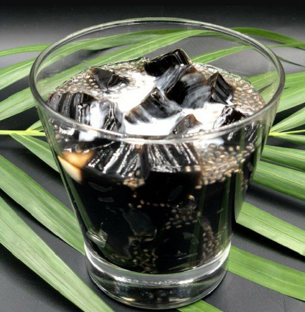Thạch sương sáo hạt chia thanh mát
