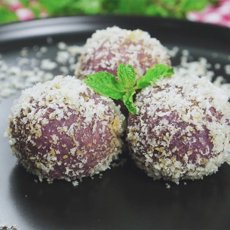 Thành phẩm bánh khoai môn chiên xù chà bông trứng muối