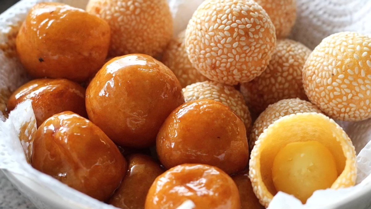 Thành phẩm bánh rán mật giòn rụm, ngọt ngào