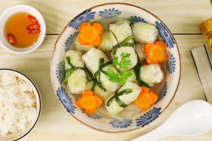thành phẩm canh bắp cải cuốn thịt nóng hổi