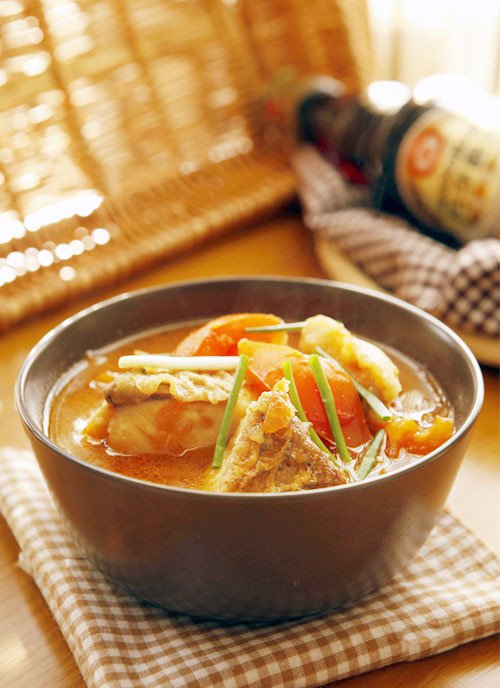 Thành phẩm canh cá cà chua nóng hổi, thịt cá chắc không nát