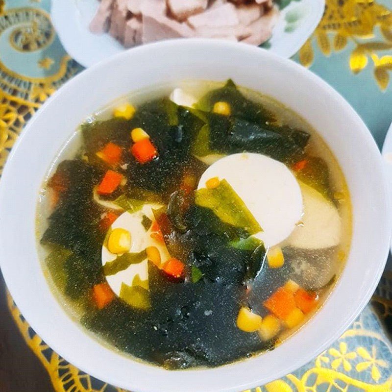 Thành phẩm canh rong biển đậu hũ non củ quả
