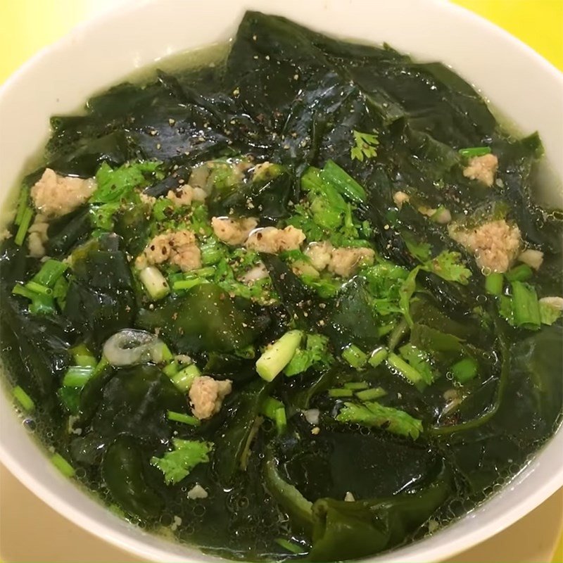 Thành phẩm canh rong biển thịt bằm thơm ngon