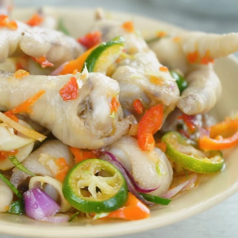 Thành phẩm chân gà sả tắc kiểu Thái hấp dẫn