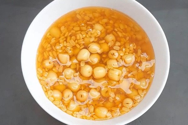 Thành phẩm chè đậu xanh hạt sen ngon lành