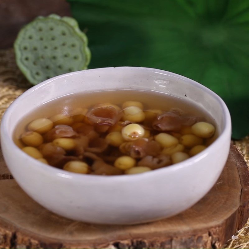 Thành phẩm chè hạt sen nhãn nhục đường phèn mát lành