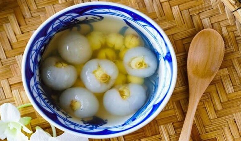 Thành phẩm chè sen long nhãn thanh mát, hấp dẫn đã hoàn thành