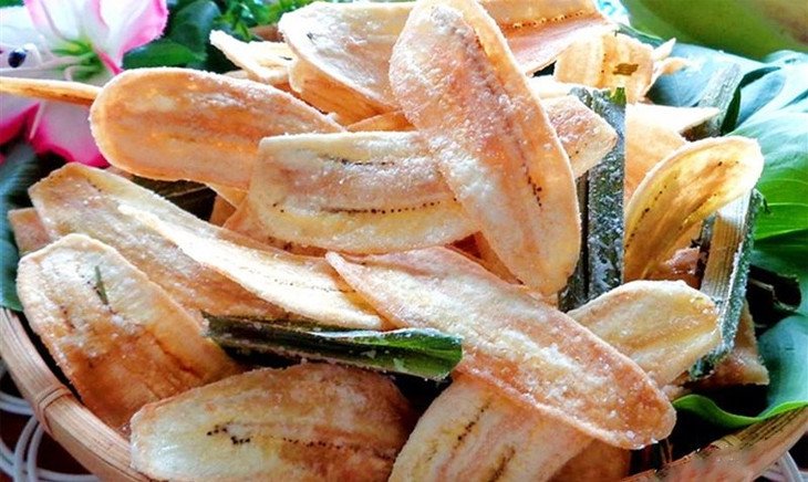 Thành phẩm chuối xanh ngào đường giòn rụm với lớp đường bao phủ, phân tích giá trị calo