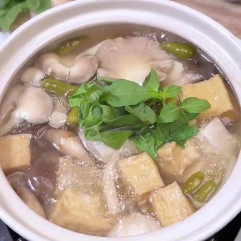 Thành phẩm lẩu nấm lá é