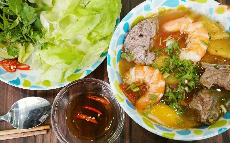 Thành phẩm món bánh canh cua đồng nóng hổi, màu sắc hấp dẫn