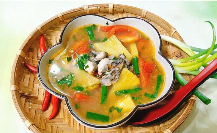 Thành phẩm món canh chua hàu thơm ngon hấp dẫn đã sẵn sàng để thưởng thức