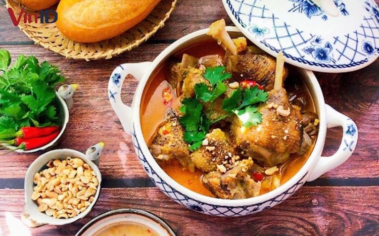 Thành phẩm món gà giả cầy nóng hổi