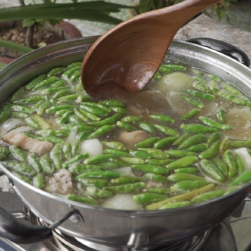 Thành phẩm món gà ớt xiêm xanh được trình bày đẹp mắt