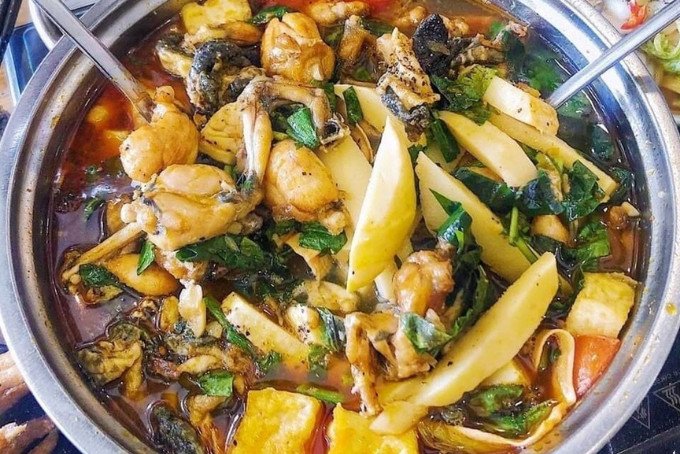 Thành phẩm món lẩu ếch măng cay miền Bắc