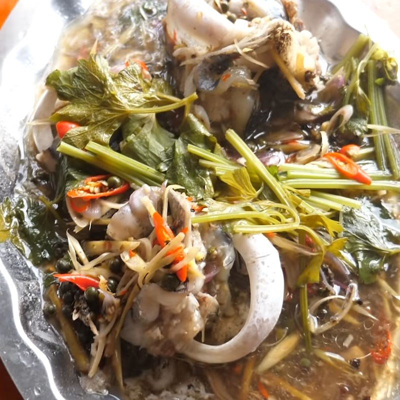 Thành phẩm món mắt cá ngừ đại dương hầm tiêu xanh
