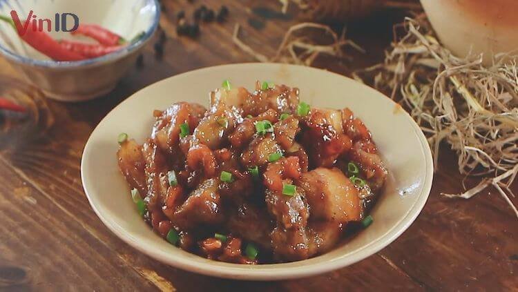 Thành phẩm món thịt kho tôm khô