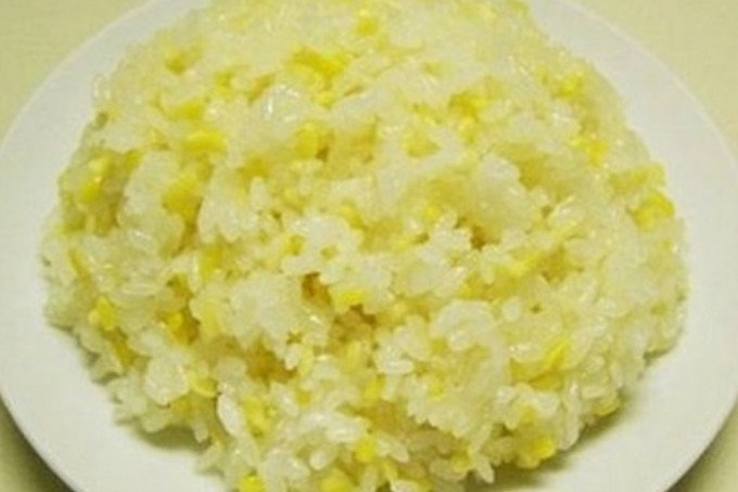 Thành phẩm món xôi đỗ xanh hấp bằng xửng hấp bùi béo, hấp dẫn