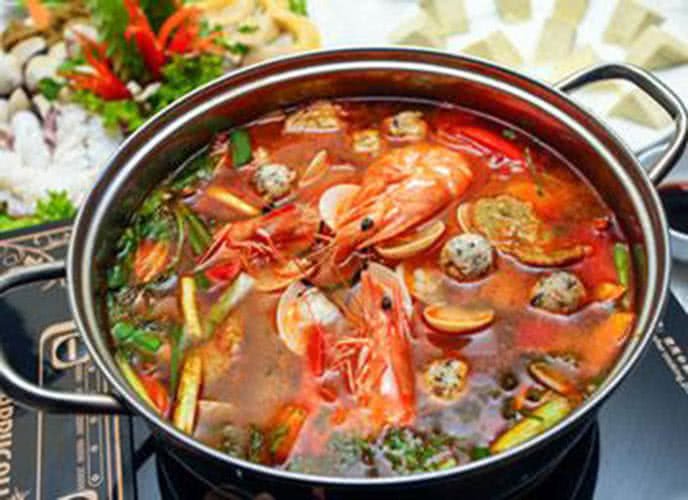 Thành phẩm nước lẩu hải sản thơm ngon, đậm đà, sẵn sàng để thưởng thức