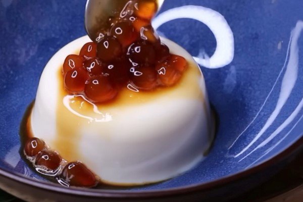 Thành phẩm tàu hủ singapore bằng bột gelatin dẻo mịn cùng trân châu