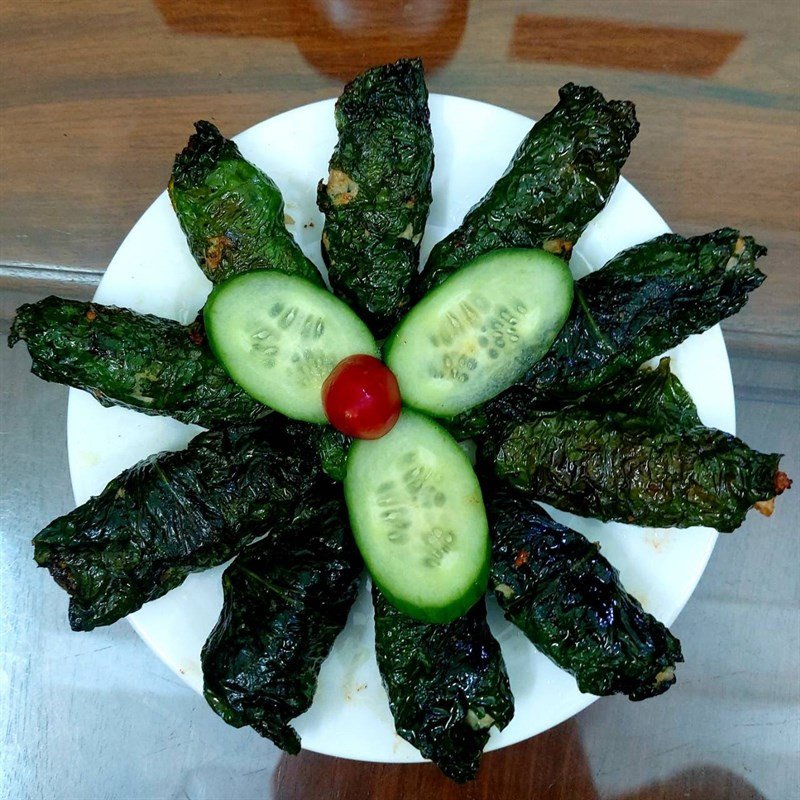 Thành phẩm thịt cuốn lá lốt chiên vàng hấp dẫn, sẵn sàng thưởng thức