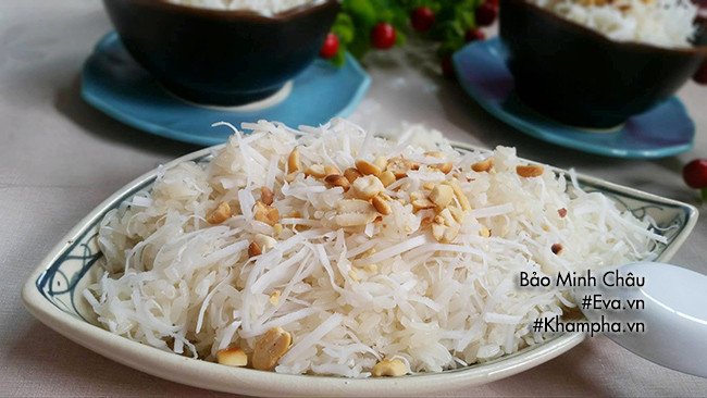 Thành phẩm xôi dừa nạo thơm lừng, hấp dẫn khi đã hoàn thành