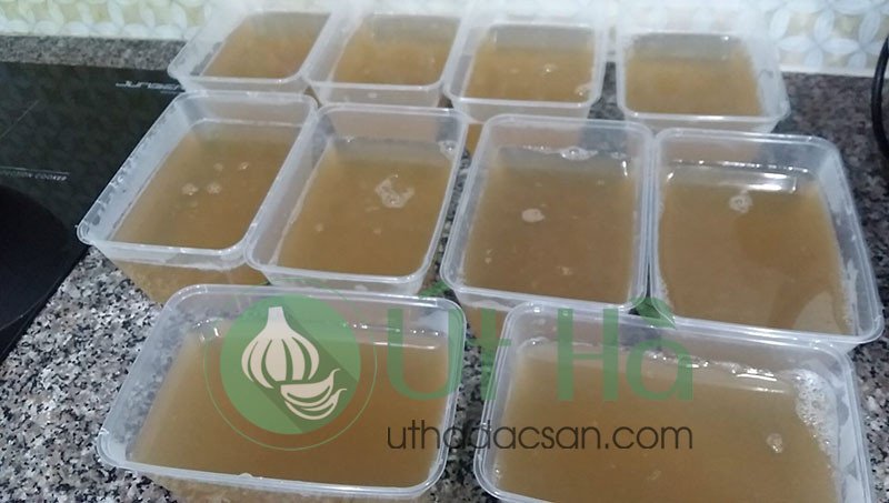 Thành phẩm xu xoa Quảng Ngãi đã đông, sẵn sàng cắt miếng để thưởng thức