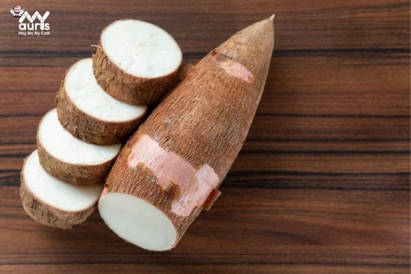 Thành phần dinh dưỡng chi tiết của khoai mì đã gọt vỏ, minh họa các dưỡng chất thiết yếu