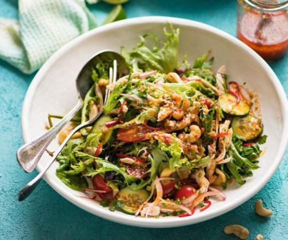 Thành phần salad ức gà sốt mè rang bao nhiêu calo