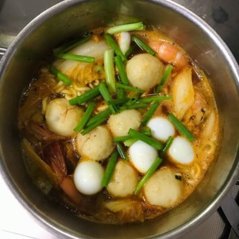 Thêm gia vị mì cay