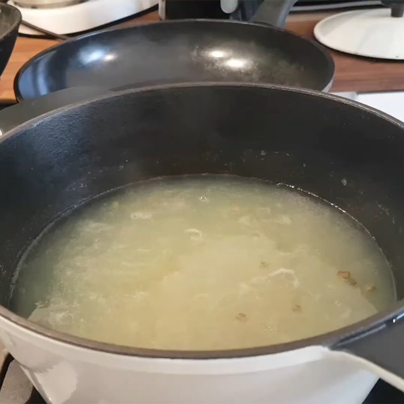 Thêm nước cốt dừa vào chè