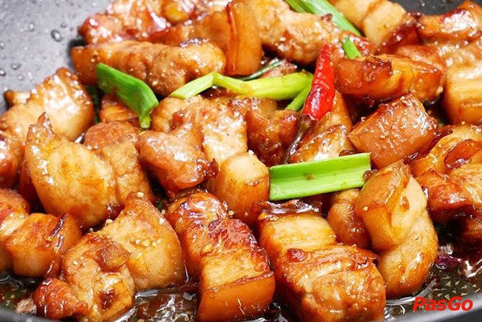 Thịt ba chỉ rang cháy cạnh vàng óng, món ăn chuẩn vị cho bữa cơm gia đình