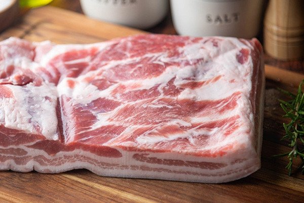 Thịt ba chỉ tươi ngon chuẩn bị làm thịt ngâm nước mắm