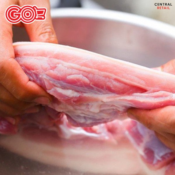 Thịt ba chỉ ướp gia vị đậm đà cho nhân bánh chưng, bí quyết làm bánh chưng thơm ngon.