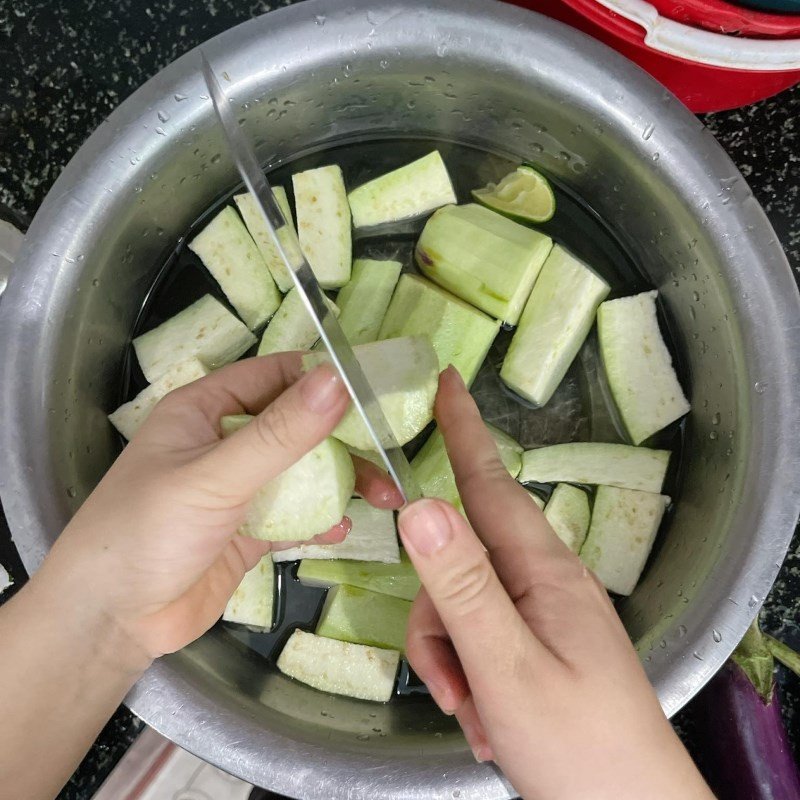 Thịt băm được ướp gia vị đậm đà