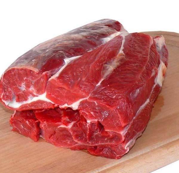 Thịt bắp bò tươi ngon đã được thái lát mỏng để chuẩn bị cho món bò nhúng dấm