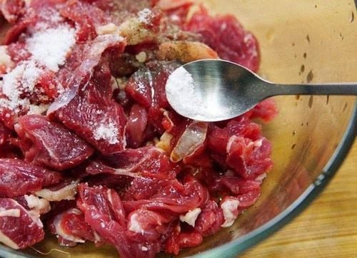 Thịt bò đã ướp gia vị đậm đà, sẵn sàng để chế biến món bò kho