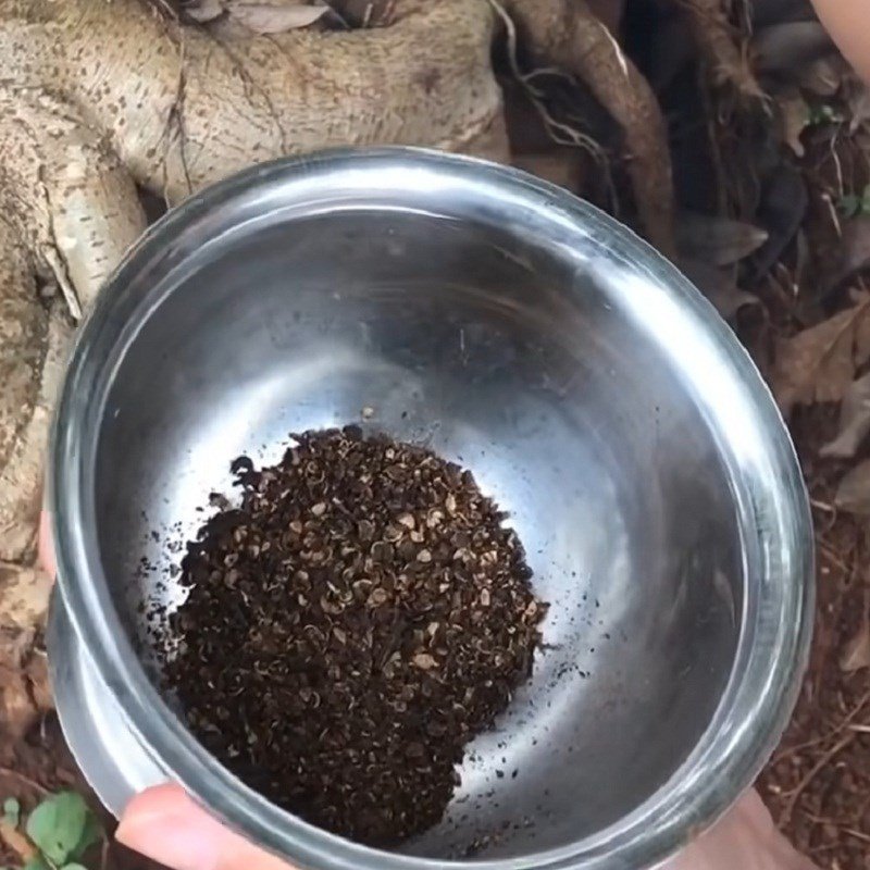 Thịt bò tươi thái lát mỏng chuẩn bị ướp gia vị