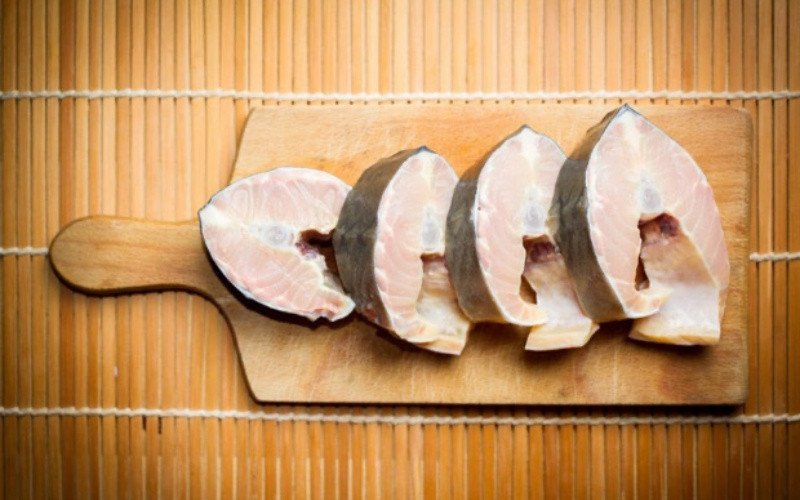 Thịt cá tầm đã được sơ chế sạch sẽ và cắt miếng vừa ăn, sẵn sàng cho các món ngon.