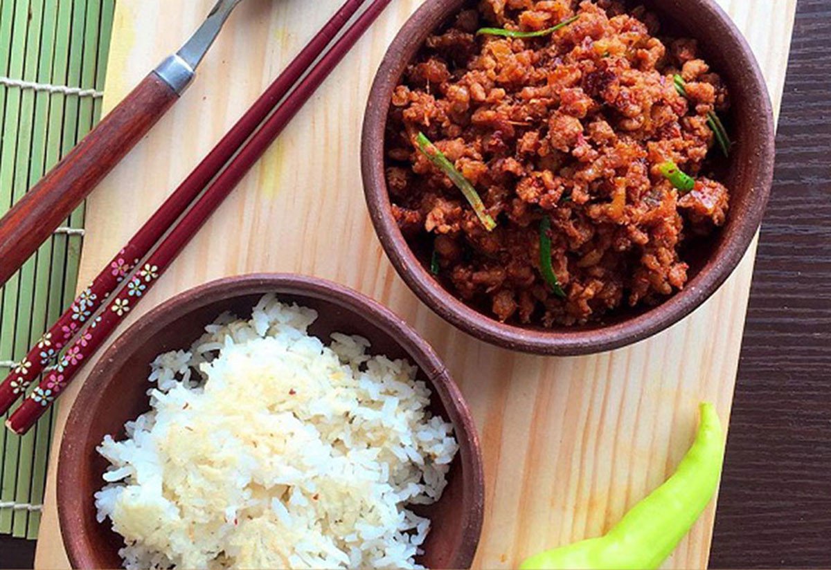 Thịt chưng mắm tép thơm ngon vàng óng, món ăn hấp dẫn trong bữa cơm gia đình