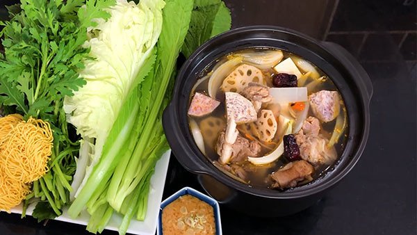 Thịt dê tươi ngon và các loại rau củ chuẩn bị cho cách nấu lẩu de đơn giản tại nhà