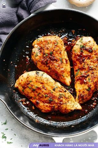 Thịt gà bao nhiêu calo, ức gà bao nhiêu calo, 100g thịt gà bao nhiêu calo, calo trong ức gà, gà luộc bao nhiêu calo, gà nướng bao nhiêu calo, ức gà luộc bao nhiêu calo