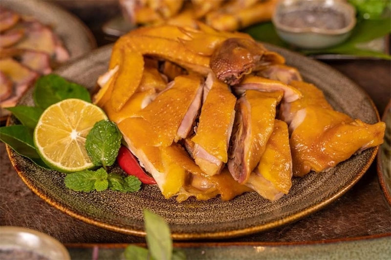 Thịt gà ủ muối đã thái lát