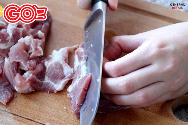 Thịt heo tươi ngon chuẩn bị cho bánh mì thịt nướng