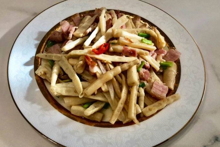 Thịt hun khói hấp gừng thơm ngon