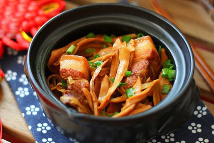 Thịt kho măng khô đậm đà hương vị truyền thống
