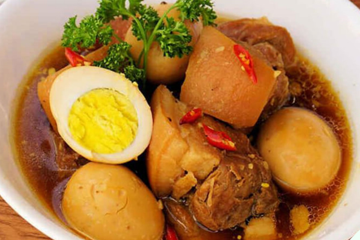 Thịt kho tàu được làm từ gói gia vị tiện lợi