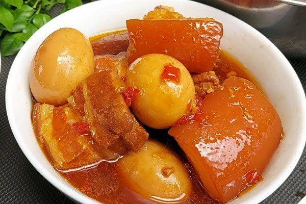 Thịt kho tàu hoàn thành đẹp mắt