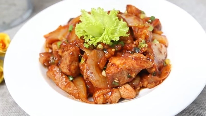 thịt lợn nạc xào cay Hàn Quốc hấp dẫn